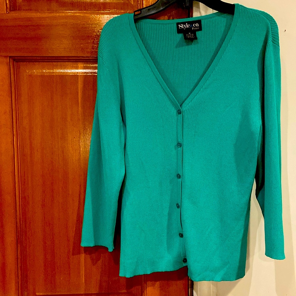 EUC! Style & Co Petite Women’s size M, v-neck 3/4 sleeve aqua green cardigan!